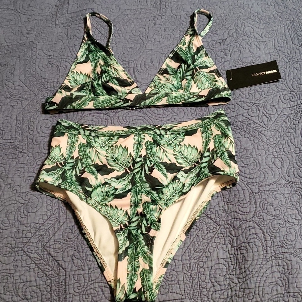 Fashion Nova Tatiana Triangle Bikini Size Medium NWT